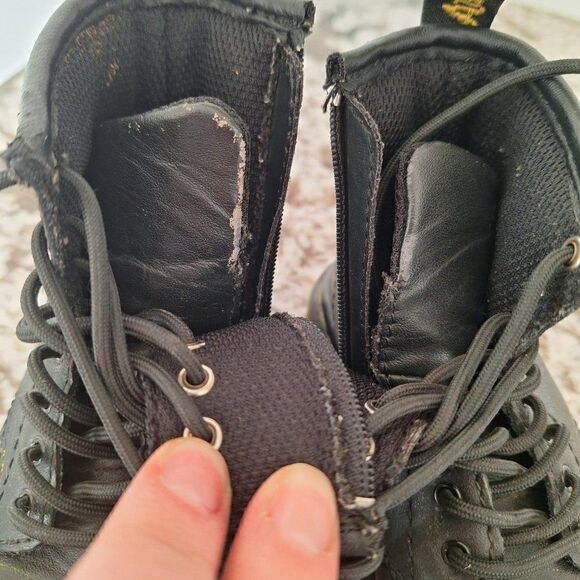 Dr. Martens boots size 8 - Picture 7 of 10